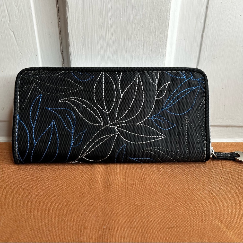 NEW Travelon SafeID Leaves Ladies RFID Wallet - Black/Grey